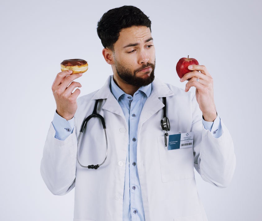 ما الأطعمة التي تضر اللثة؟